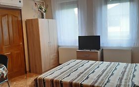 Flora Apartman