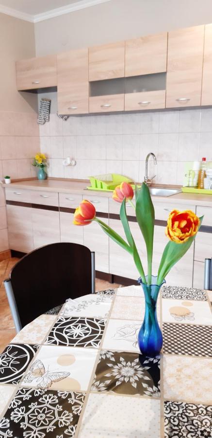 Flora Apartman Jula Exterior foto